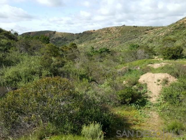 8209 Mesa Rd, Santee CA: https://media.crmls.org/mediaz/5c188f62-f729-4e50-8017-392be3e12a5c.jpg