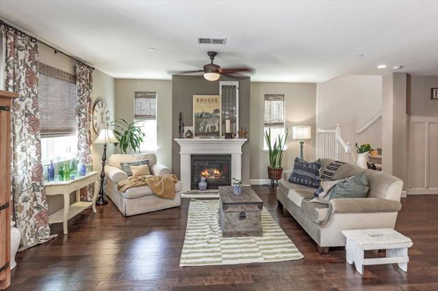 270 Robin Place, Gilroy CA: https://media.crmls.org/mediaz/5c18d002-f6af-4bcd-84f7-774ac2fbca92.jpg