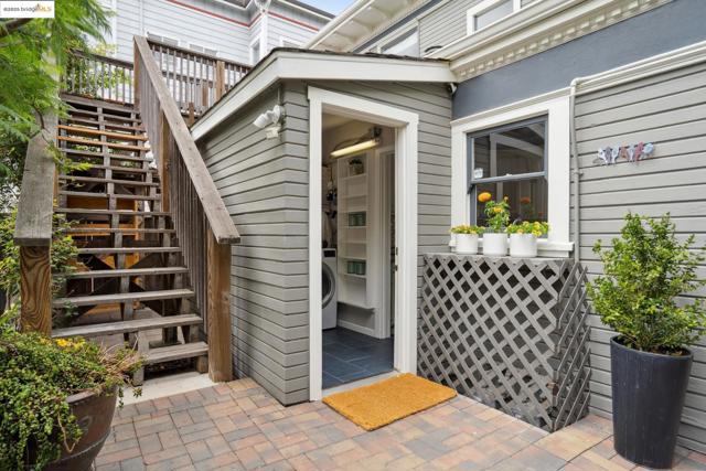 1042 Santa Clara Ave, Alameda CA: https://media.crmls.org/mediaz/5c18f7fd-ab36-4b93-a3f6-8f52fe201036.jpg