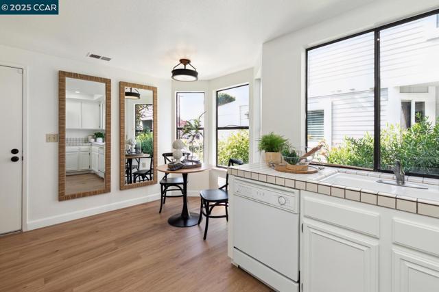 23 Shepardson Ln, Alameda CA: https://media.crmls.org/mediaz/5c195217-894c-4ae2-8062-2328c2a89999.jpg