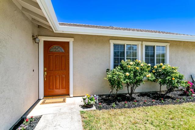 9124 Connell Court, Gilroy CA: https://media.crmls.org/mediaz/5c1962c4-b2ad-4e0e-a7e1-568cb113ea9b.jpg