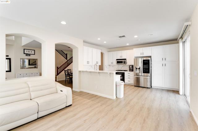 569 Primitivo Ct, Fairfield CA: https://media.crmls.org/mediaz/5c1992ab-6102-4e24-b8a9-5a6654653be2.jpg