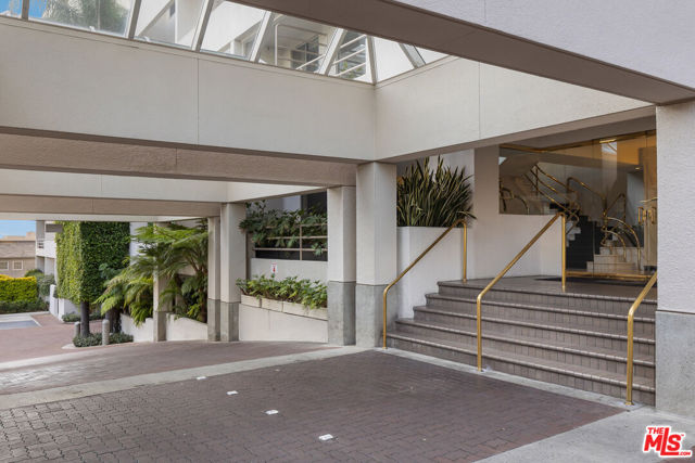1131 Alta Loma Road, West Hollywood CA: https://media.crmls.org/mediaz/5c1a8e18-fe94-4de0-9268-bef52e09b3fe.jpg