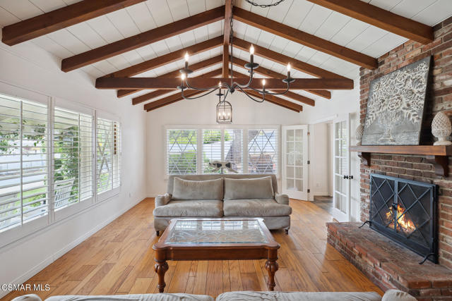 566 Rancho Road, Thousand Oaks CA: https://media.crmls.org/mediaz/5c1b0ae6-4c37-4b87-8989-813bdeb918c2.jpg
