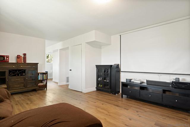 1141 Grass Valley Road, Lake Arrowhead CA: https://media.crmls.org/mediaz/5c1c8221-d5a0-4414-927b-ee2f6dc60efb.jpg