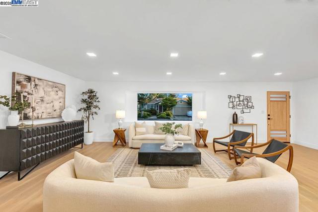 4374 Emory Way, Livermore CA: https://media.crmls.org/mediaz/5c1ca328-312b-40df-b15c-3691999910e7.jpg
