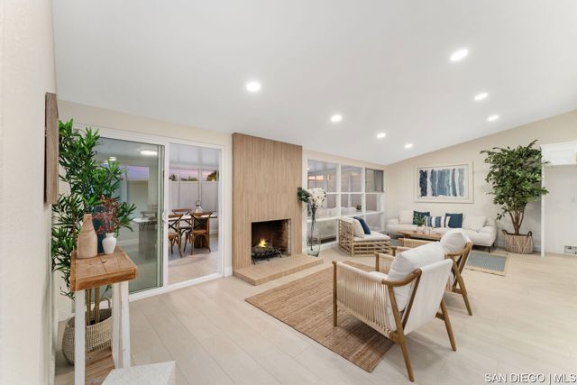 3424 Lockwood DR, San Diego CA: https://media.crmls.org/mediaz/5c1d9cce-fcdd-4cb3-9994-a07c5953ae1e.jpg