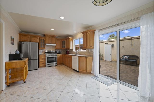 6521 Wystone Avenue, 3 photo 4