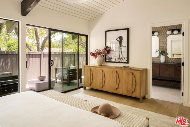 2313 Banyan Drive, Los Angeles CA: https://media.crmls.org/mediaz/5c1e068f-76ce-4a12-9847-6b6f3f26822b.jpg