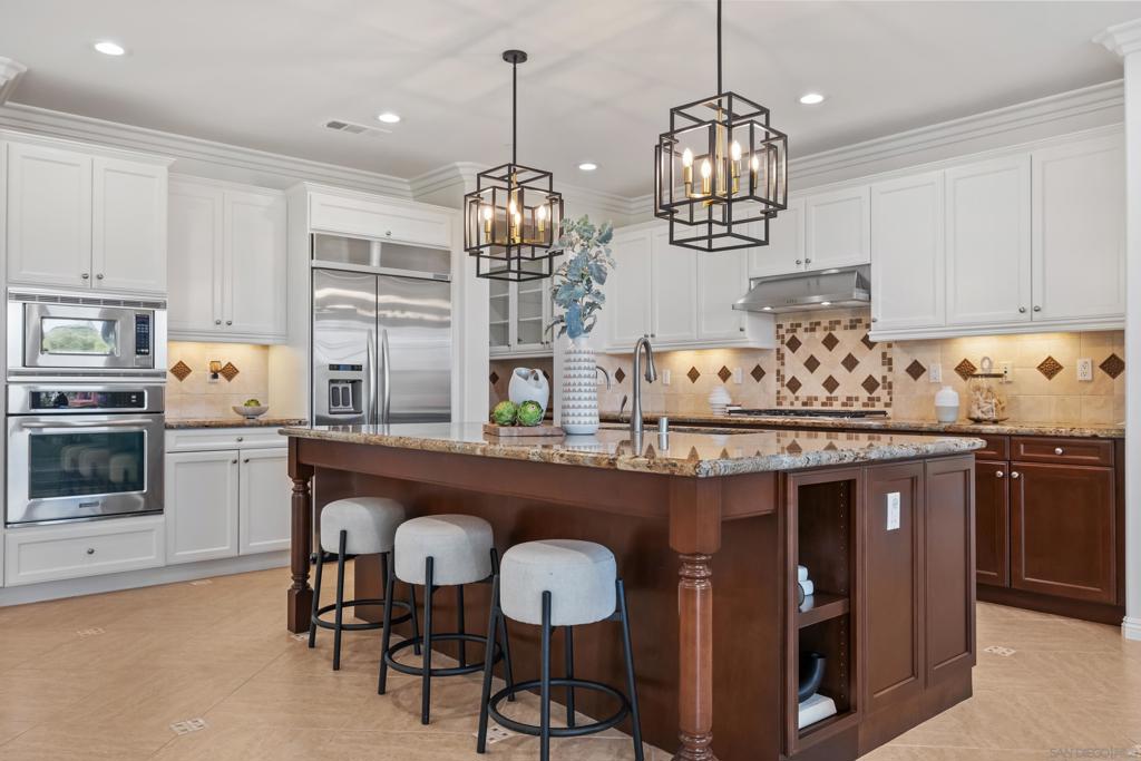 MLS #250033938SD img 2