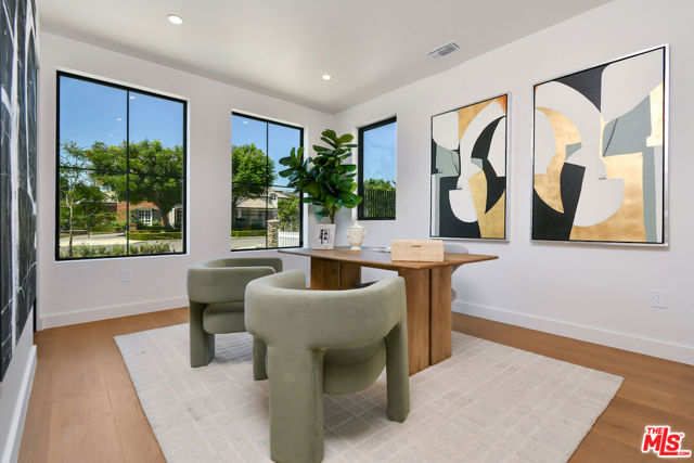 112 S Valley Street, Toluca Lake CA: https://media.crmls.org/mediaz/5c1ee49f-40f2-41c0-abdf-b2ec2fc04a82.jpg