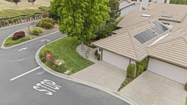 5958 Dry Oak Drive, San Jose CA: https://media.crmls.org/mediaz/5c1f4c23-ae7d-411c-9298-c90006078a48.jpg