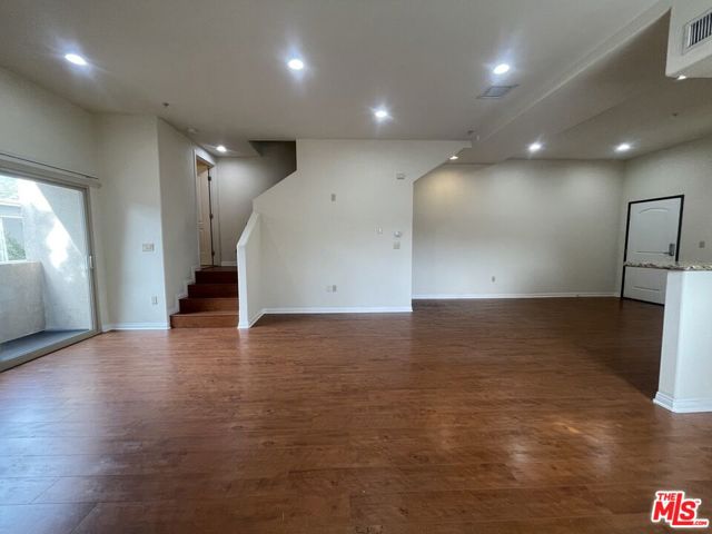 15024 Magnolia Boulevard, Sherman Oaks CA: https://media.crmls.org/mediaz/5c1f71bf-3b33-480b-b8ad-1b10e1b44add.jpg