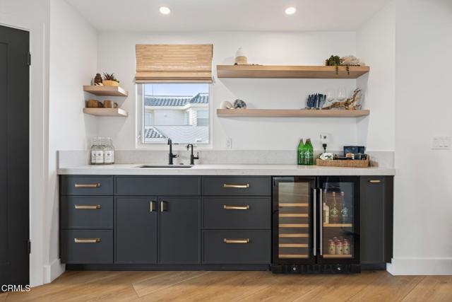 3256 Ocean Drive, Oxnard CA: https://media.crmls.org/mediaz/5c1f7262-4b80-44f9-8719-e83ebb8eb72f.jpg