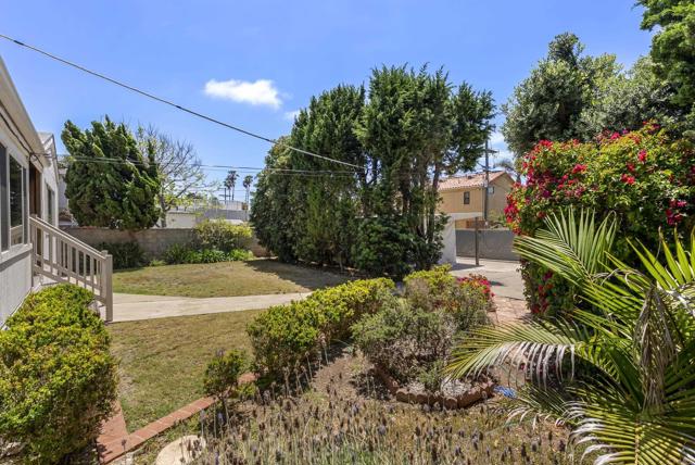 1120 Devonshire Drive, Ocean Beach (San Diego) CA: https://media.crmls.org/mediaz/5c1f76e1-448e-457f-b826-aaf7639c252e.jpg