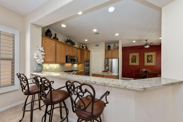 81438 Avenida Altamira, Indio CA: https://media.crmls.org/mediaz/5c200ae6-8bc0-4dd8-99cf-7f097bf3a3e5.jpg