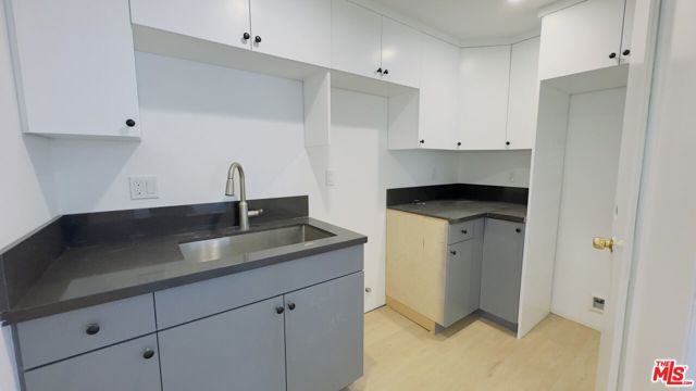 1732 Crenshaw Boulevard, Los Angeles CA: https://media.crmls.org/mediaz/5c202b24-7b9c-4eb5-b870-ff9d7984cc96.jpg