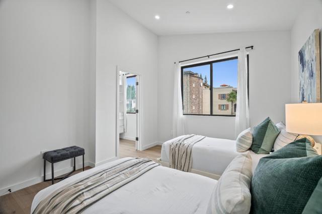 924 Woodside Road, Redwood City CA: https://media.crmls.org/mediaz/5c20a3b4-49cb-4b44-b3a3-be227009aa54.jpg