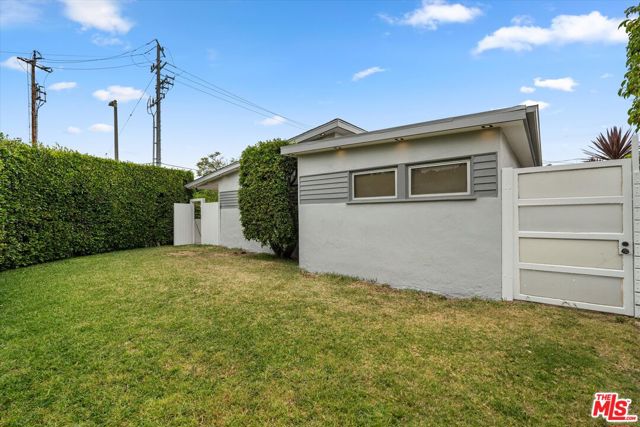 10650 Putney Road, Los Angeles CA: https://media.crmls.org/mediaz/5c20ac09-222e-4ae9-8b2b-d50eff6830ac.jpg