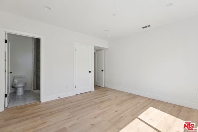 2113 Holly Drive, Los Angeles CA: https://media.crmls.org/mediaz/5c20d32b-54cf-46c6-83f3-db99098d4982.jpg
