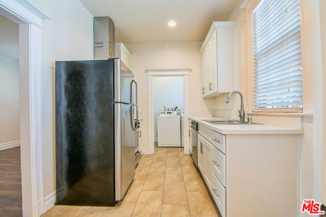 3425 Walton Avenue, Los Angeles CA: https://media.crmls.org/mediaz/5c20eb54-f636-40a1-ab0c-946edd571248.jpg