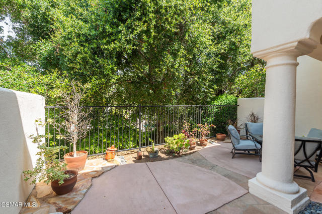 1025 Sunset Oak Circle, Newbury Park CA: https://media.crmls.org/mediaz/5c213265-24b5-48c8-a4bc-cccbfd3decca.jpg