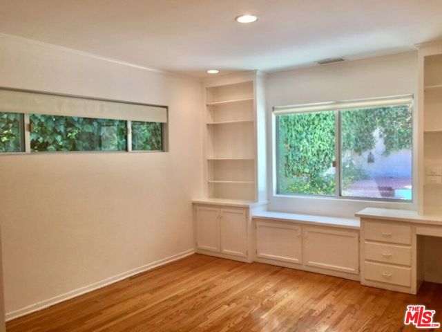 4031 Hollyline Avenue, Sherman Oaks CA: https://media.crmls.org/mediaz/5c217718-d66f-4be2-ac59-70725c7d3281.jpg