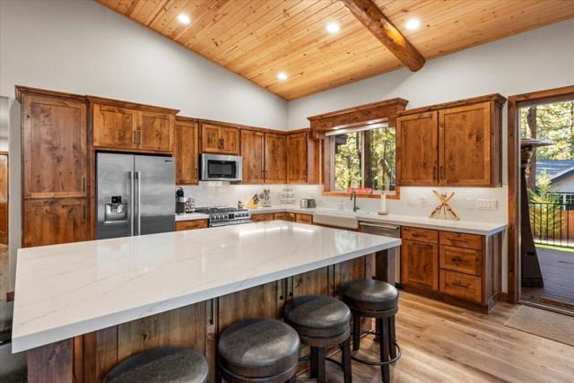 41562 Stone Bridge Road, Big Bear CA: https://media.crmls.org/mediaz/5c21b87e-8f24-44f5-add9-738b7c771d21.jpg