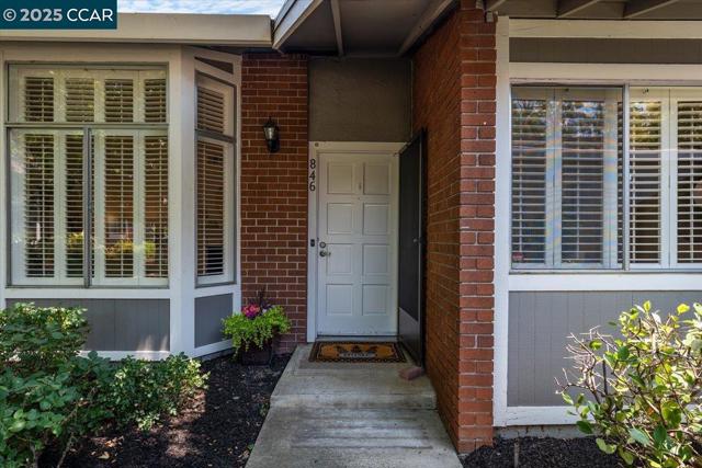 846 Royal Ann Lane, Concord CA: https://media.crmls.org/mediaz/5c21babd-fb63-4907-9685-1a793bc89640.jpg