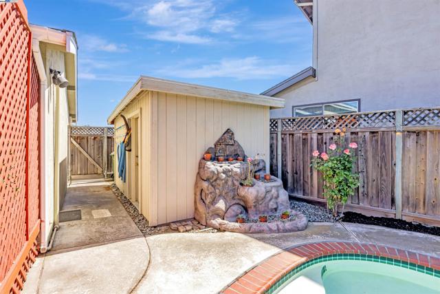3335 Cornish Ct, Fremont CA: https://media.crmls.org/mediaz/5c21e5ad-11c4-4f77-9999-11dd6d2829c8.jpg