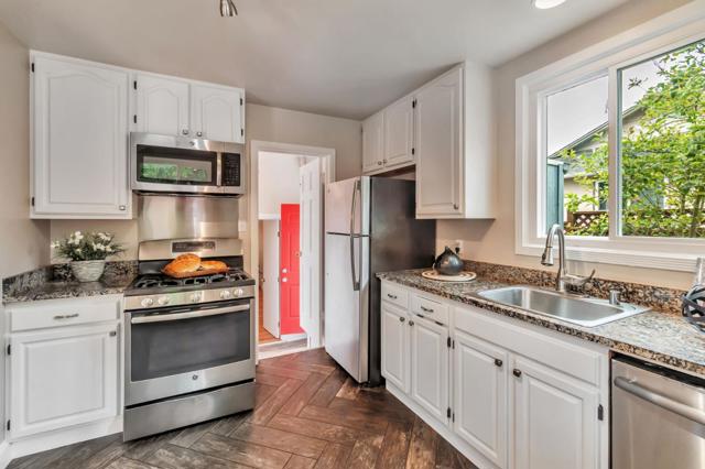 803 Thornhill Drive, Daly City CA: https://media.crmls.org/mediaz/5c22b7d7-dbaf-41b1-ba7e-330adc4a4251.jpg