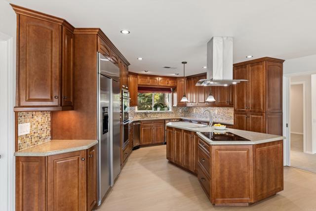 Detail Gallery Image 4 of 54 For 26332 Sky Dr, Escondido,  CA 92026 - 3 Beds | 2/1 Baths