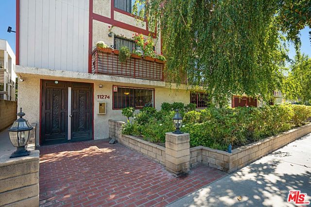 11274 West Morrison Street, 3 photo 2