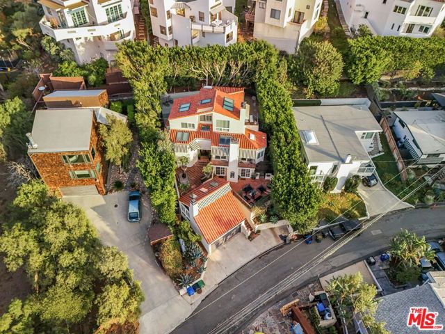 2880 Searidge Street, Malibu CA: https://media.crmls.org/mediaz/5c232aa8-c001-42d8-832c-40595b305a79.jpg