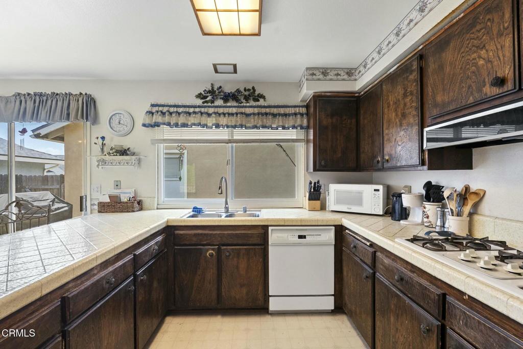 https://media.crmls.org/mediaz/5c234ea1-965f-4ad5-ae40-aa4302d7c494.jpg?preset=X-Large