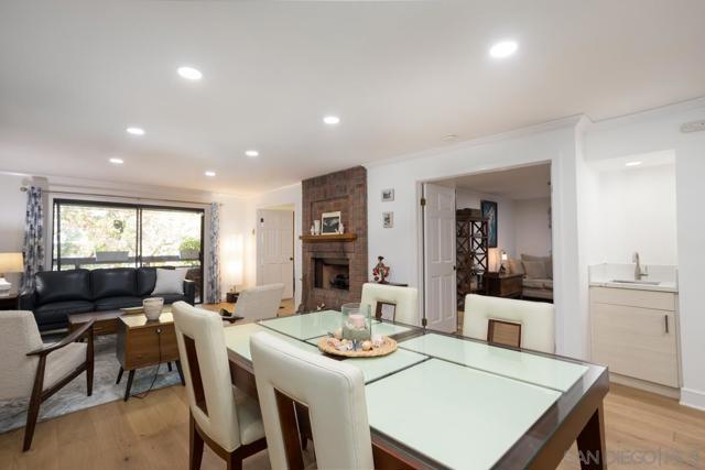8880 Villa La Jolla Dr, La Jolla CA: https://media.crmls.org/mediaz/5c235eca-e8a3-4719-bc25-89814cc4d762.jpg