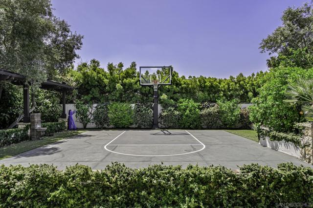 15823 The River Trail, Rancho Santa Fe CA: https://media.crmls.org/mediaz/5c236e13-ab02-4eda-8920-4d9ae775aedb.jpg