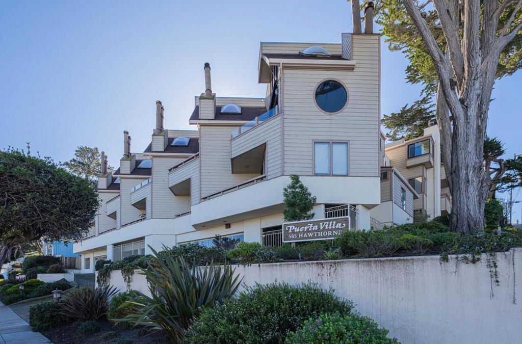 585 Hawthorne Street #103