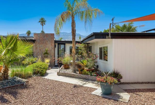 901 S Calle Tomas, Palm Springs CA: https://media.crmls.org/mediaz/5c23a924-377b-4a02-b51d-100fa3af86f0.jpg