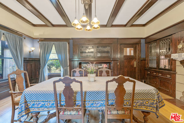 1049 Elden Avenue, Los Angeles CA: https://media.crmls.org/mediaz/5c23e1a0-7fa2-468a-a0f4-0d5d5fbbdeb8.jpg