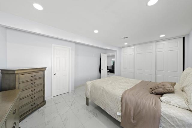 619 Dorothy St, El Cajon CA: https://media.crmls.org/mediaz/5c2423f8-d205-4a9f-8bcc-c872774d42e5.jpg
