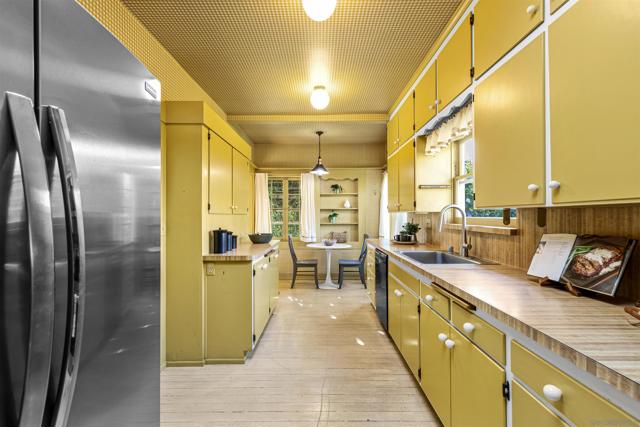 4229 Saint James Place, San Diego CA: https://media.crmls.org/mediaz/5c243801-2c06-4aa0-a4bb-18357100eee1.jpg