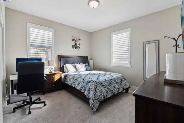 Image 20 of 53 For 3062 Maguire Way