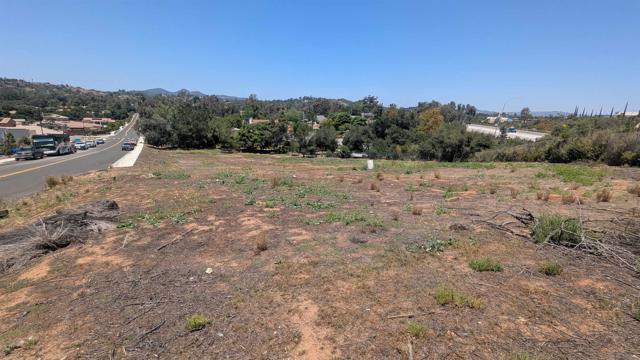678 Hamilton, Escondido CA: https://media.crmls.org/mediaz/5c24517e-6557-4b5b-a1b8-1c9d78e999d4.jpg