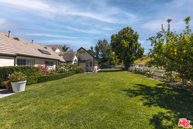 25163 Jim Bridger Road, Hidden Hills CA: https://media.crmls.org/mediaz/5c2496a2-a4b4-4a7b-adce-910591eaf7a9.jpg