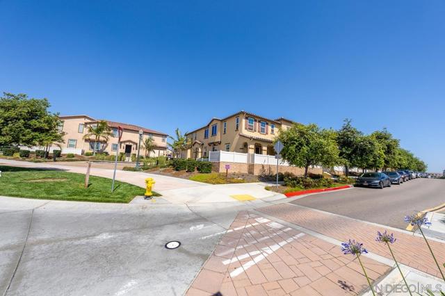 1709 Santa Carolina, Chula Vista CA: https://media.crmls.org/mediaz/5c24d057-5340-41dd-80f0-48e223a6a7be.jpg