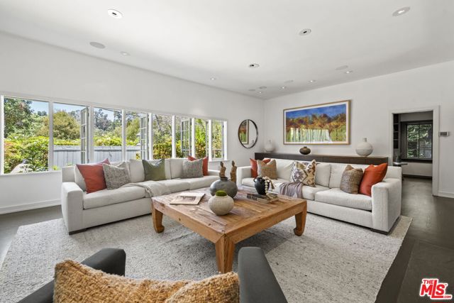3 Latimer Road, Santa Monica CA: https://media.crmls.org/mediaz/5c24d2e3-e029-4611-a274-642e9d52982b.jpg