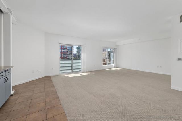 550 15Th St, San Diego CA: https://media.crmls.org/mediaz/5c2518a6-253d-4212-971b-c3c8e56f271a.jpg