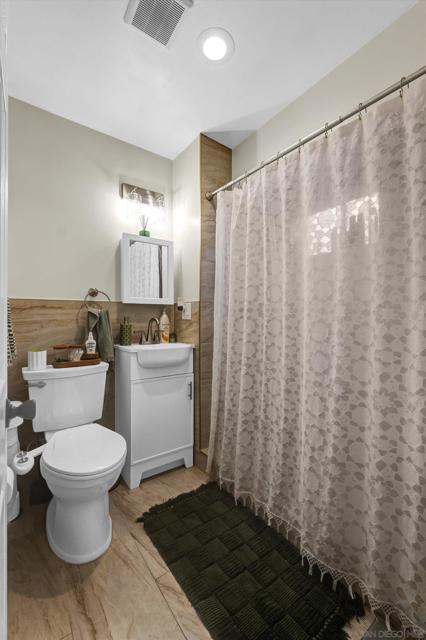 4927 Ellenwood Drive, Los Angeles CA: https://media.crmls.org/mediaz/5c254d8d-f7a0-46e6-94ff-283ad7741053.jpg