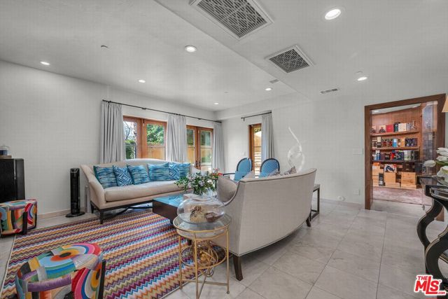 3110 Benedict Canyon Drive, Beverly Hills CA: https://media.crmls.org/mediaz/5c261ff1-0ab2-4b50-a78d-fe74f02fca92.jpg